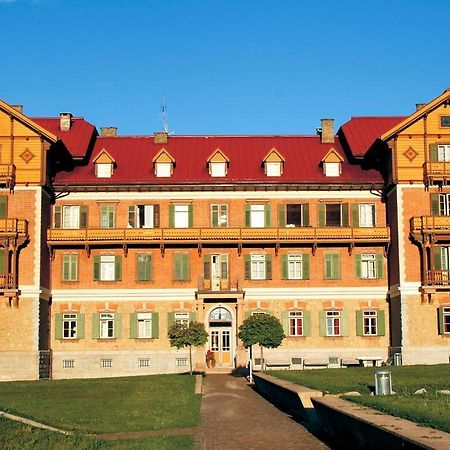 Centro Vacanze Grand Hotel Dobbiaco Luaran gambar