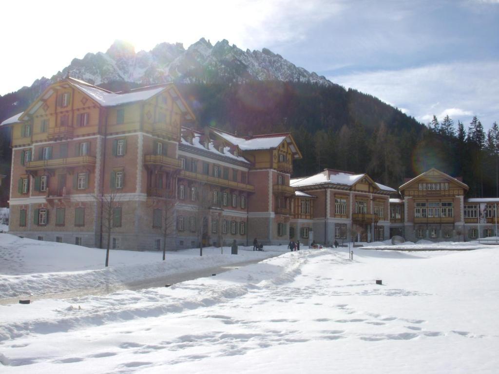 Centro Vacanze Grand Hotel Dobbiaco Luaran gambar