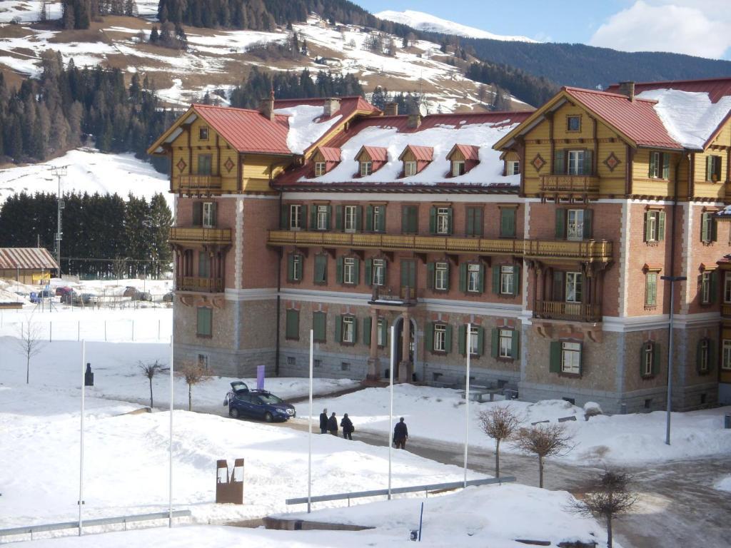 Centro Vacanze Grand Hotel Dobbiaco Luaran gambar