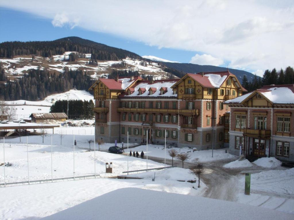 Centro Vacanze Grand Hotel Dobbiaco Luaran gambar