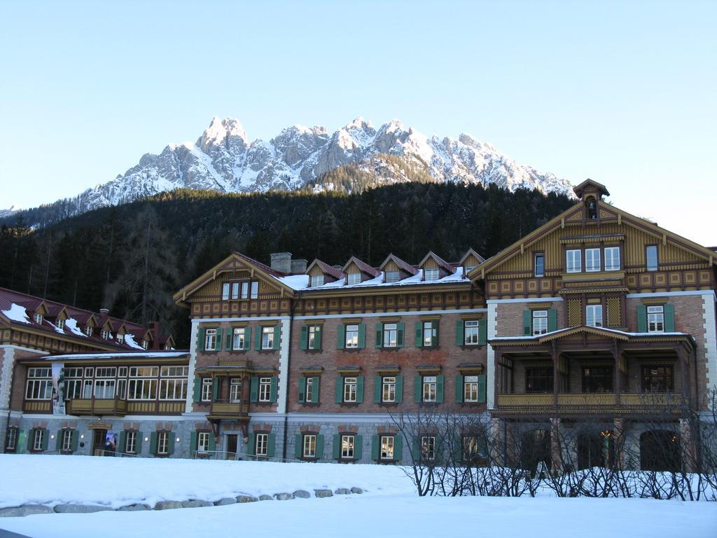 Centro Vacanze Grand Hotel Dobbiaco Luaran gambar