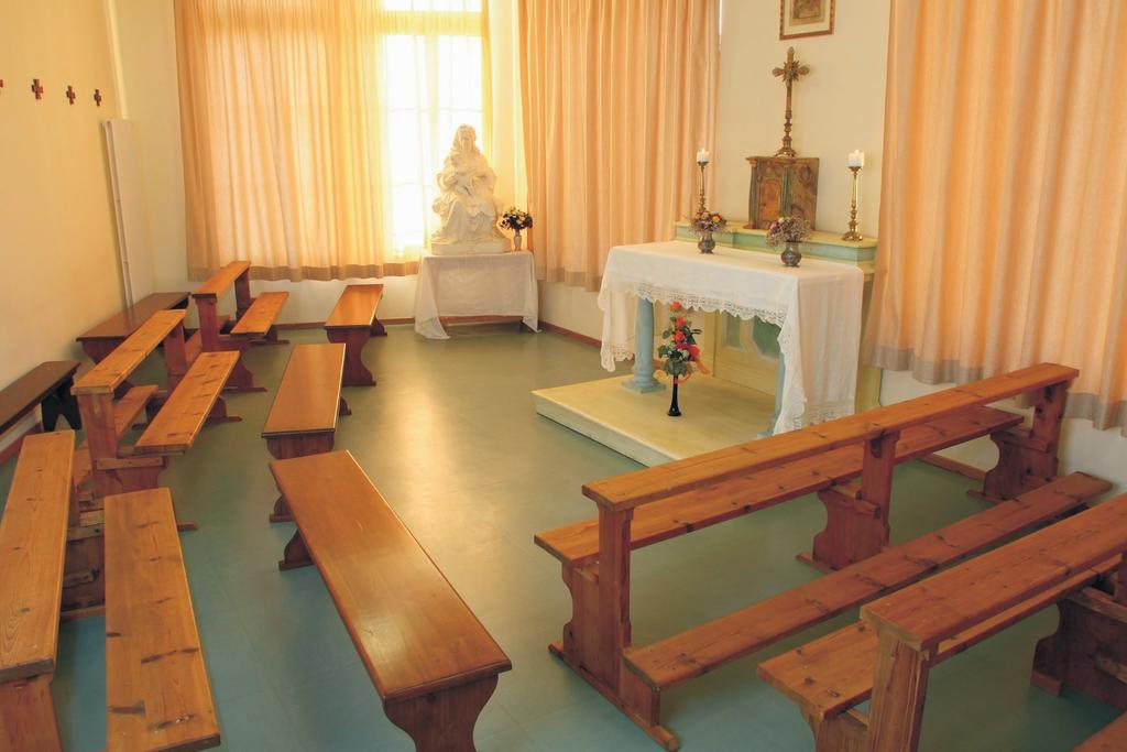 Centro Vacanze Grand Hotel Dobbiaco Luaran gambar