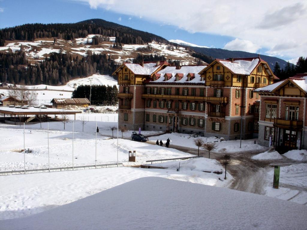 Centro Vacanze Grand Hotel Dobbiaco Luaran gambar