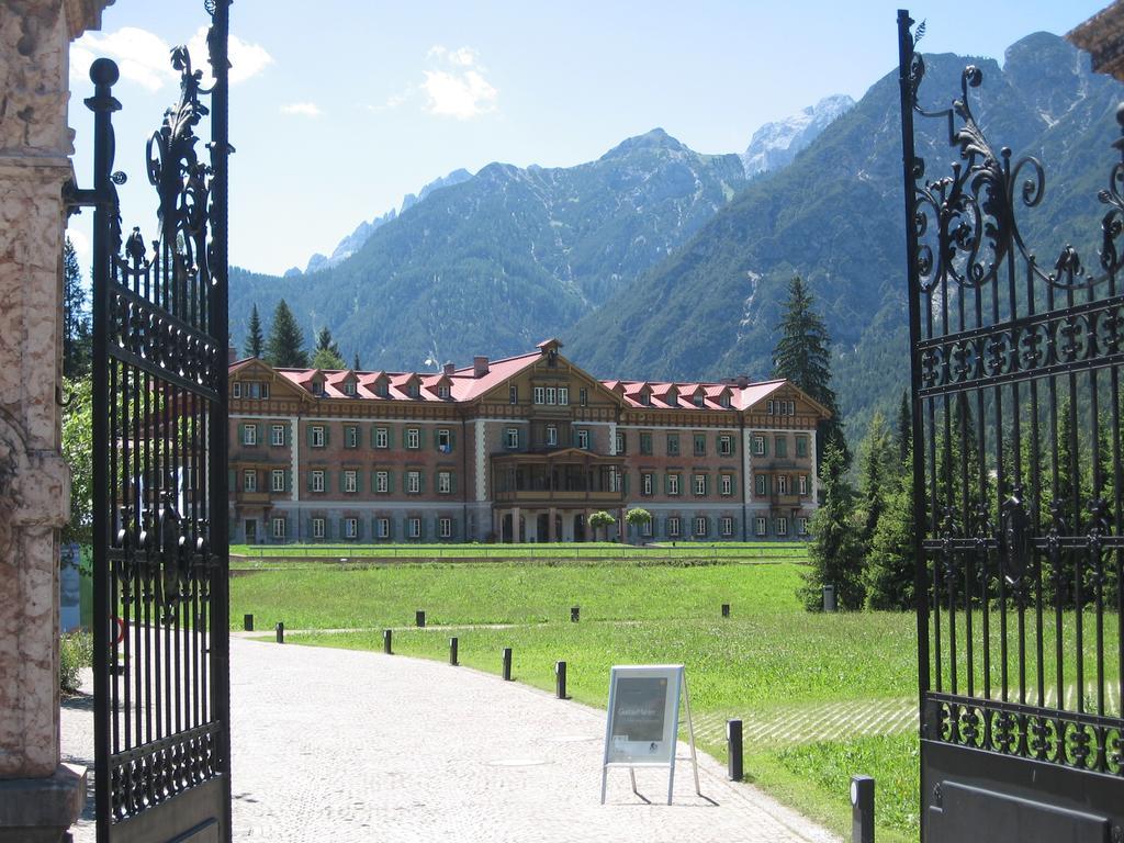 Centro Vacanze Grand Hotel Dobbiaco Luaran gambar